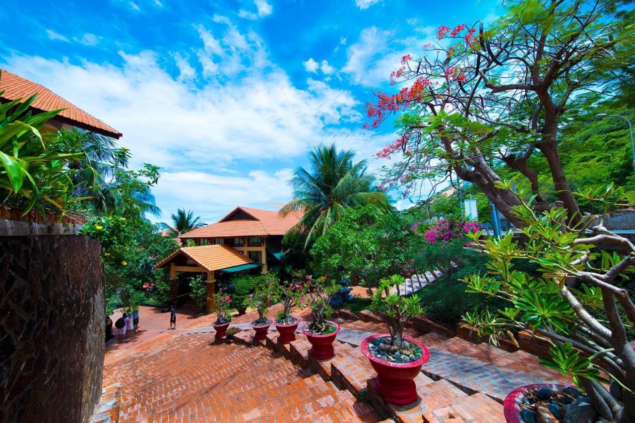 Hon Rom Central Beach Resort Mui Ne Exterior photo